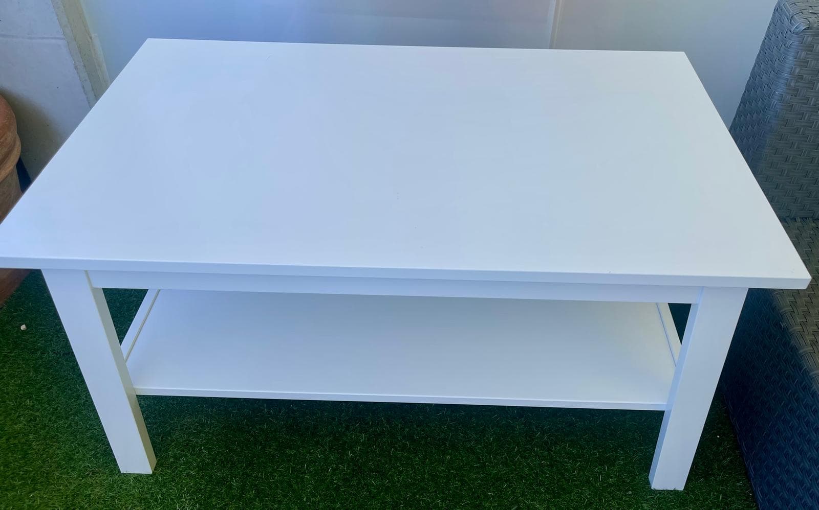 Sthul, Schrank und Tisch