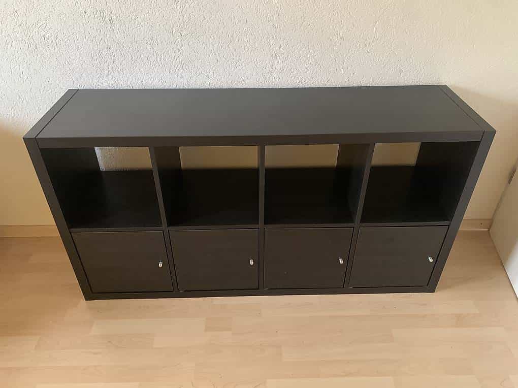 Schwarzes Möbel