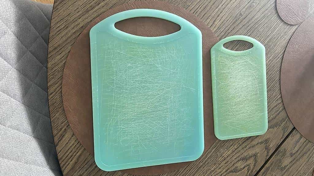 2 planches à découper bleues en plastique