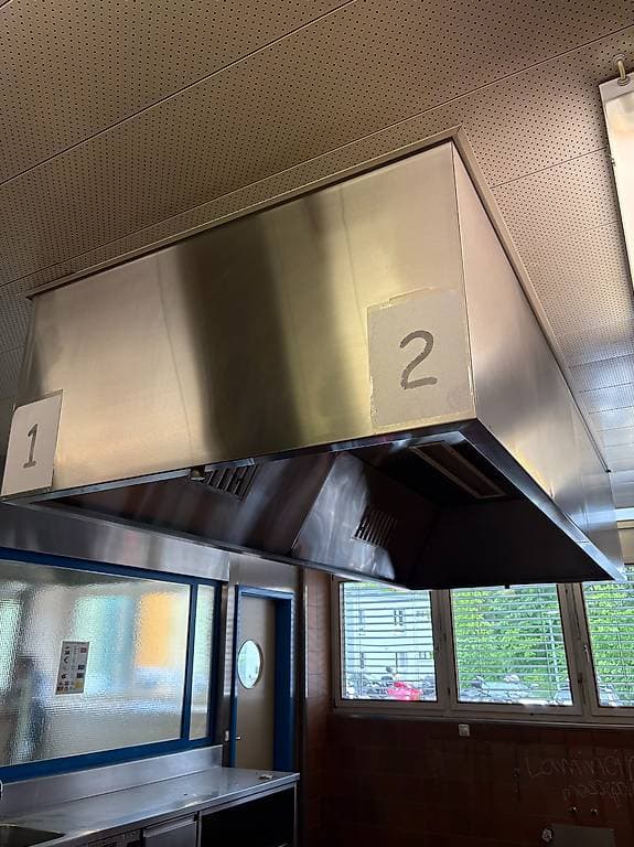 Hottes ventilation inox à démonter et à récupérer (gratuit)