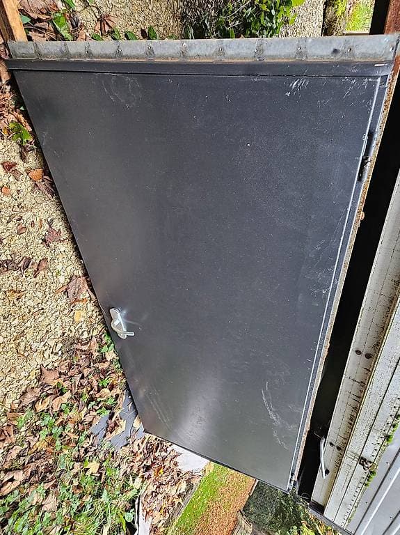 Porte en acier avec cadre