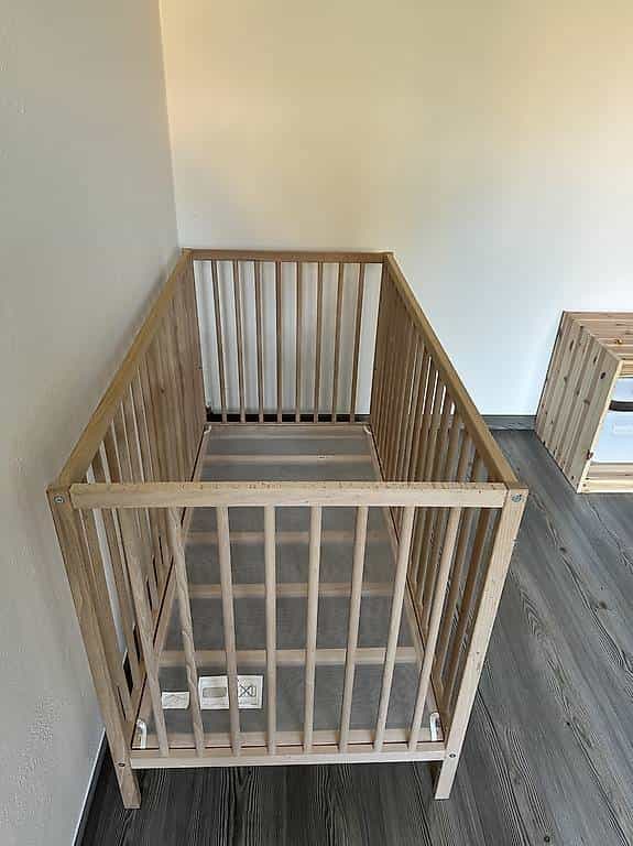 Lit bébé + matelas à donner