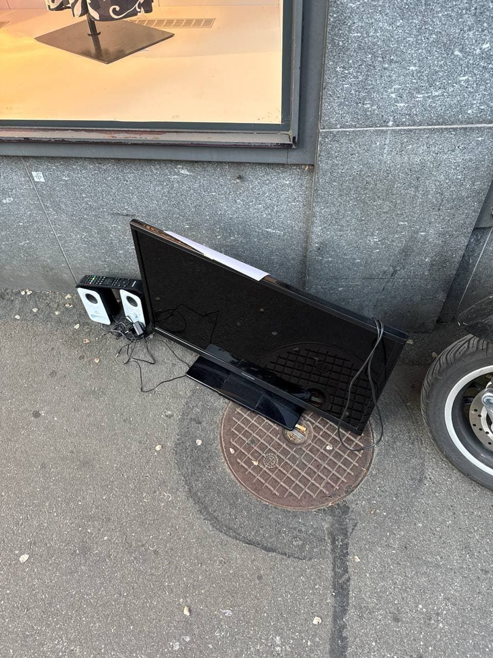 Fernseher mit Zubehör