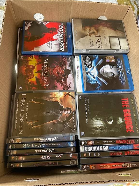 Regalo una settantina di DVD e Blueray