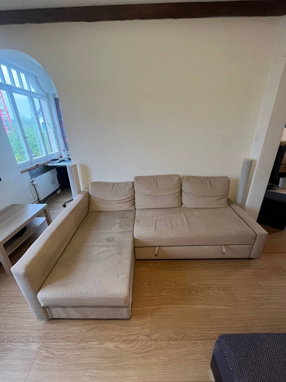 Sofa mit Gebrauchsspuren