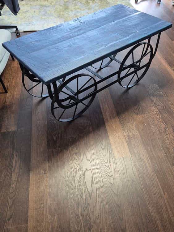 Couchtisch Wagen-Design, blau und schwarz