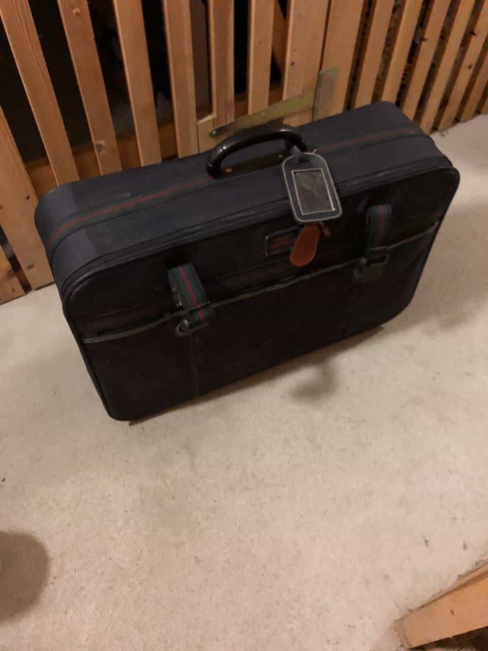 Schwarzer Reisekoffer (Serenity 7 cm)