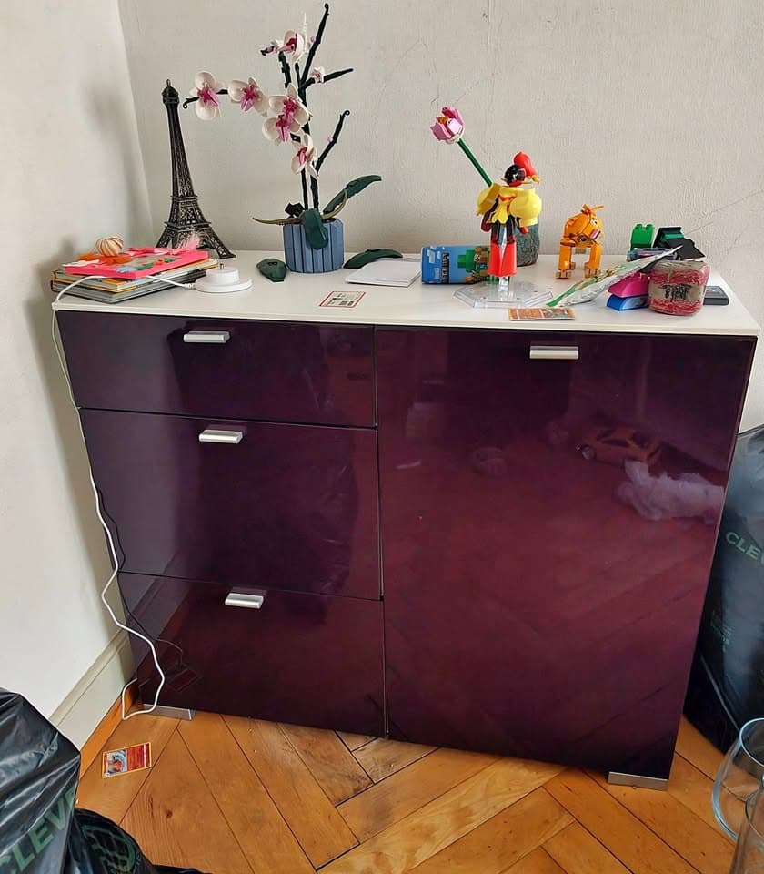 Violettes Möbel abzugeben Gratis