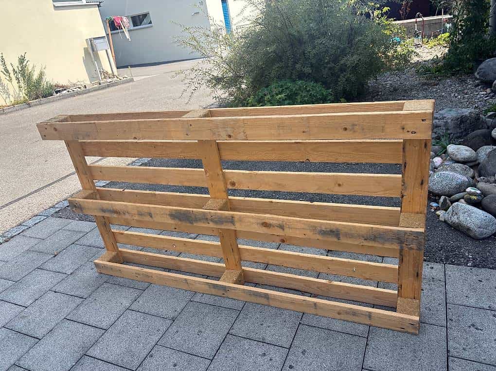 2 palettes en bois à donner / 2 Holzpaletten zu verschenken