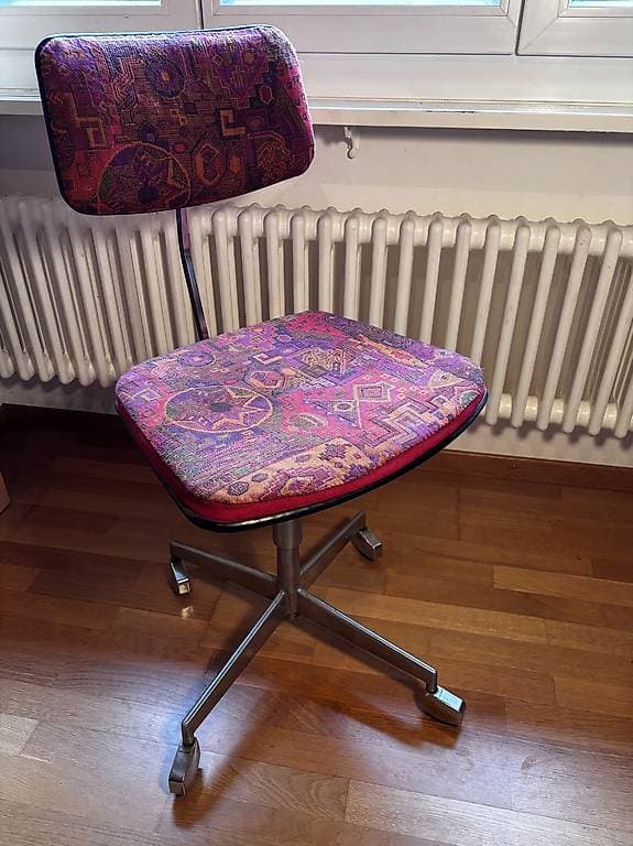 Bürostuhl auf Rollen