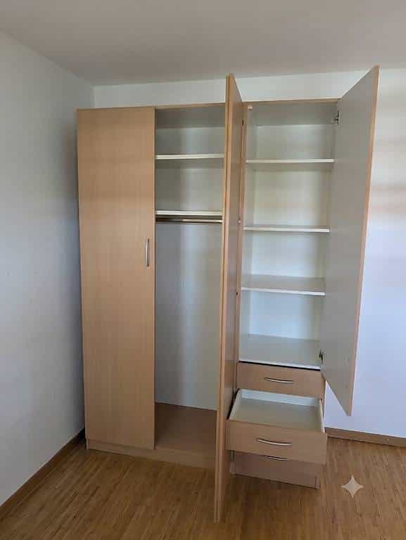 À donner, grande armoire en bois