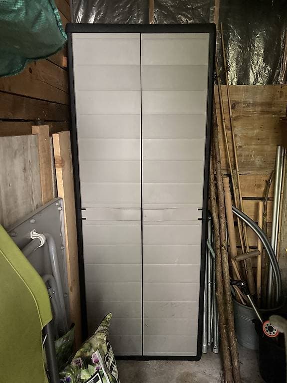 Schrank Vorrat