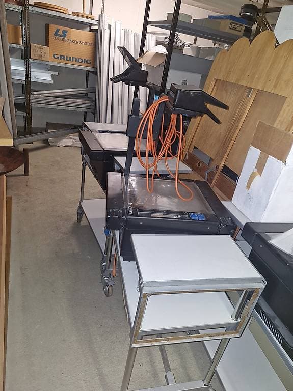 Helraumprojektor Gratis abzugeben.