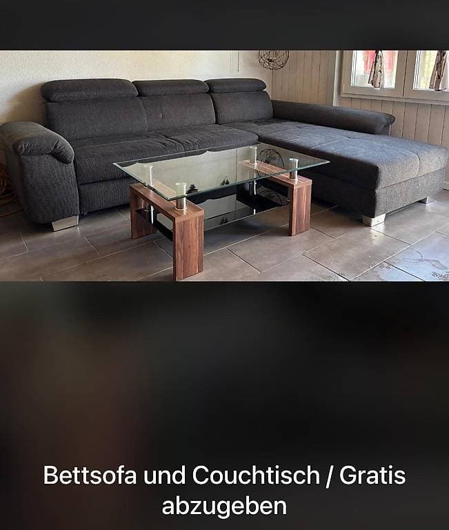 Gratis Bettsofa und Couchtisch