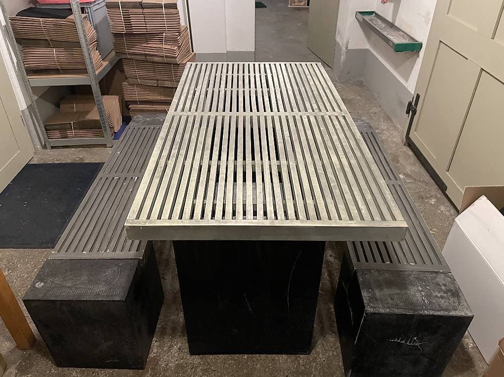 Balkontisch und Bänke