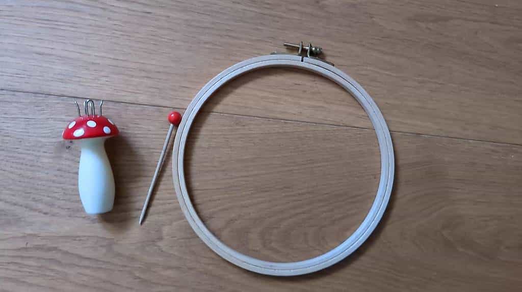 Stickring + Häkelpilz mit Nadel