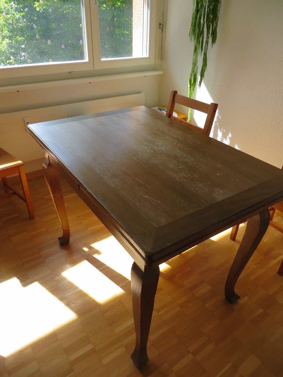 Alter Holztisch, ausziehbar