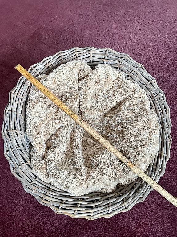 Katzenkorb mit Decke und Kissen