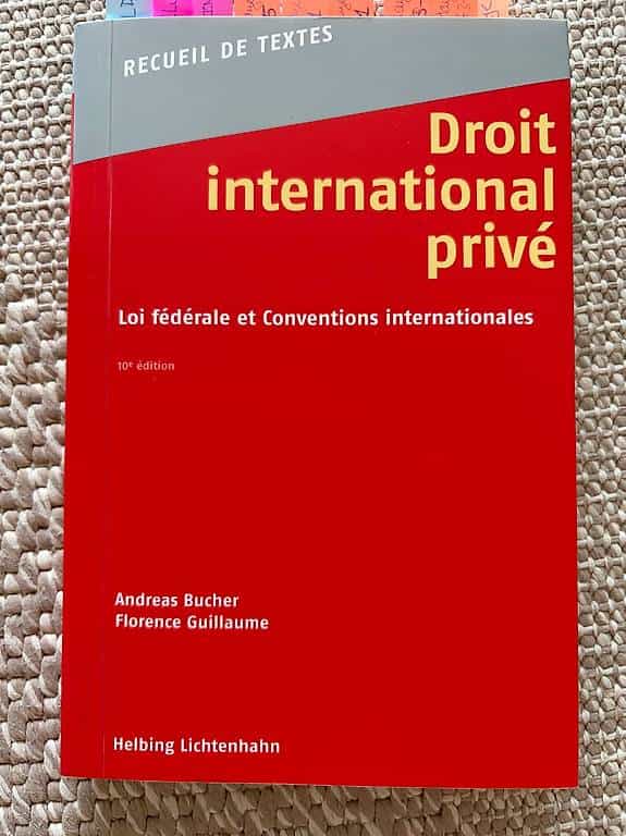 Nombreux ouvrages de droit