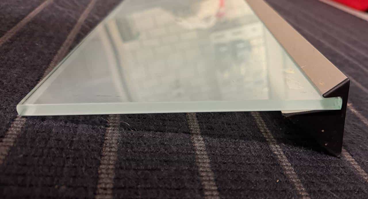 Glasregal/Wandregal mit Metallhalterung