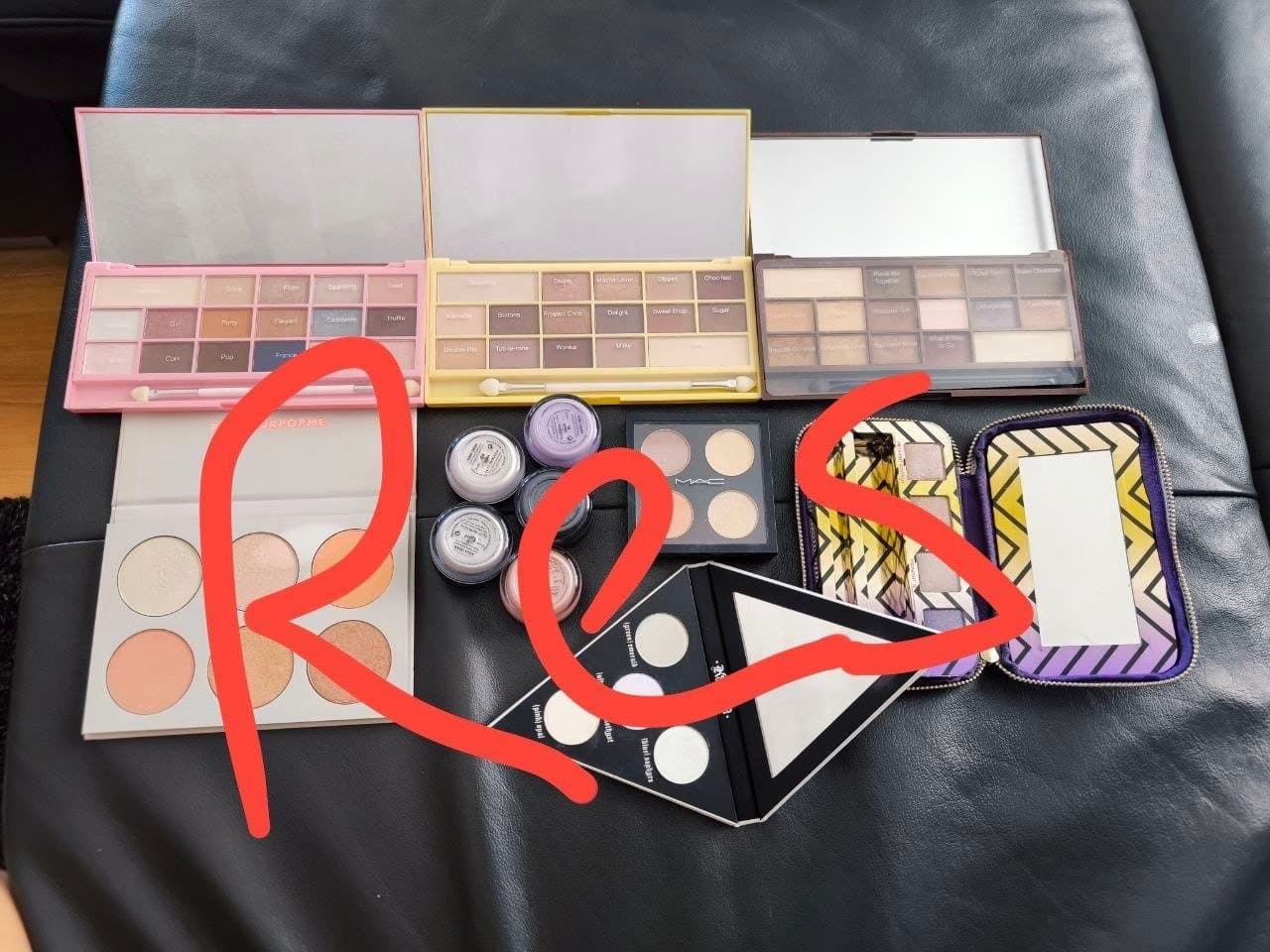 Make-up und Lidschattenpaletten