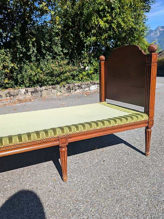 Banquette antique du 17e siècle