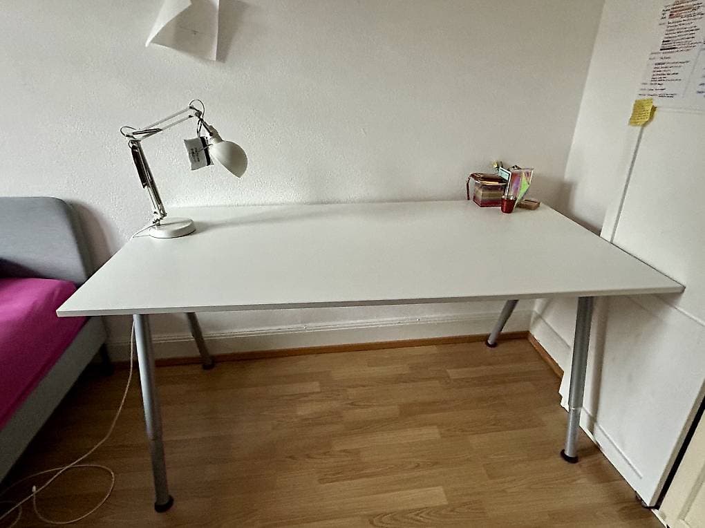 Schreibtisch zu verkaufen 160 × 80 cm, höhenverstellbar