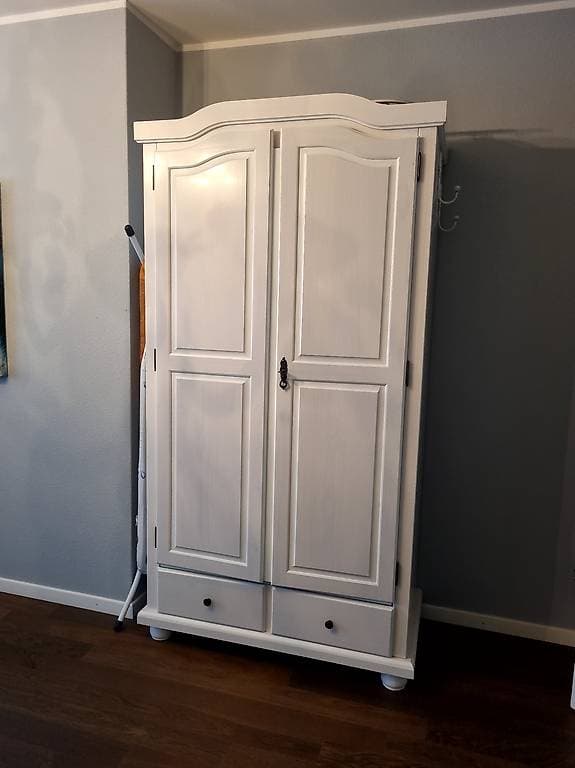 Schrank im Landhausstil