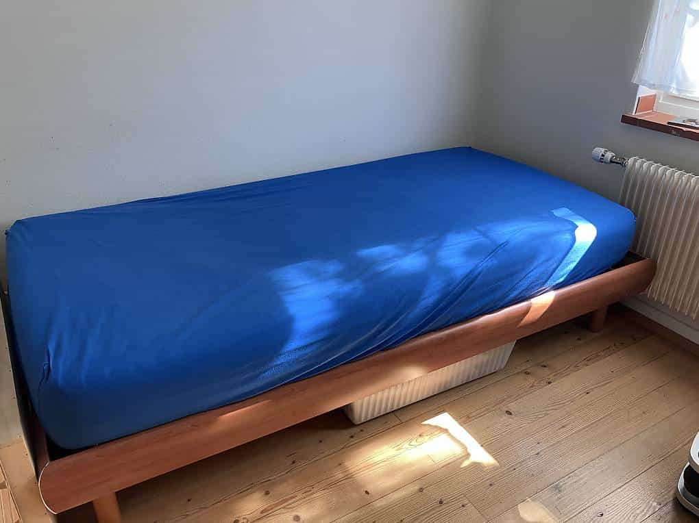 Bett mit Matratze 100 x 200