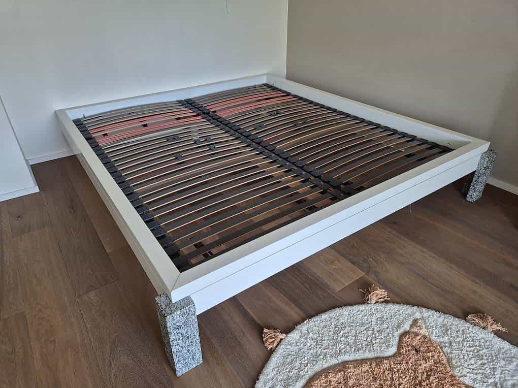 Hochwertiges 180x200 Bett und Lattenroste