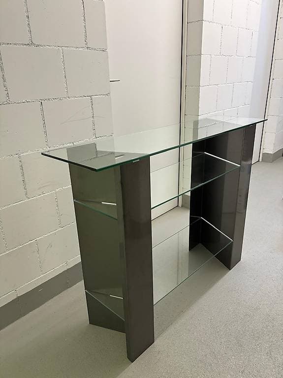 Flurmöbel mit Glastablar