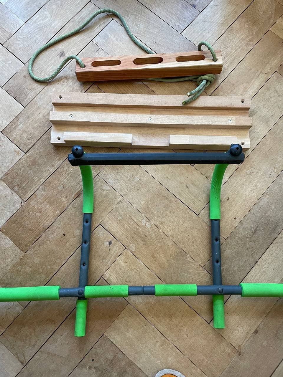 Klimmzugstange und Trainingsgriff