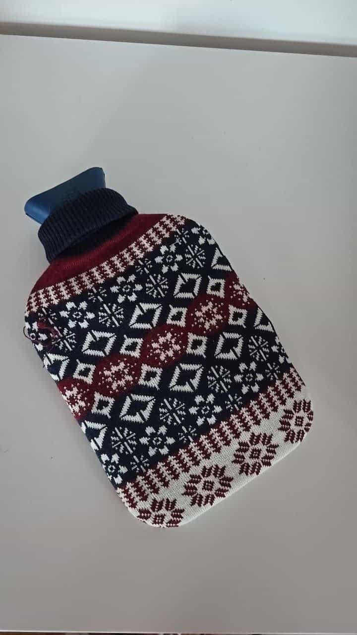 Wärmflasche mit Strickmuster