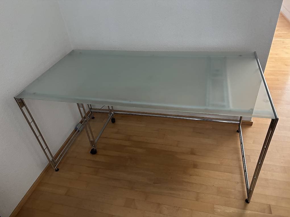 Gratis Bürotisch / Arbeitstisch / Glastisch