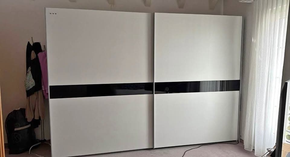 Gratis Kleiderschrank