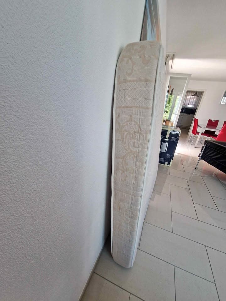 Gratis Matratze 180x200 cm
