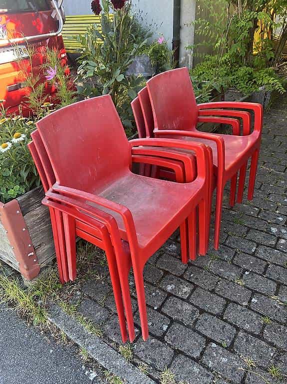6 stapelbare Gartenstühle