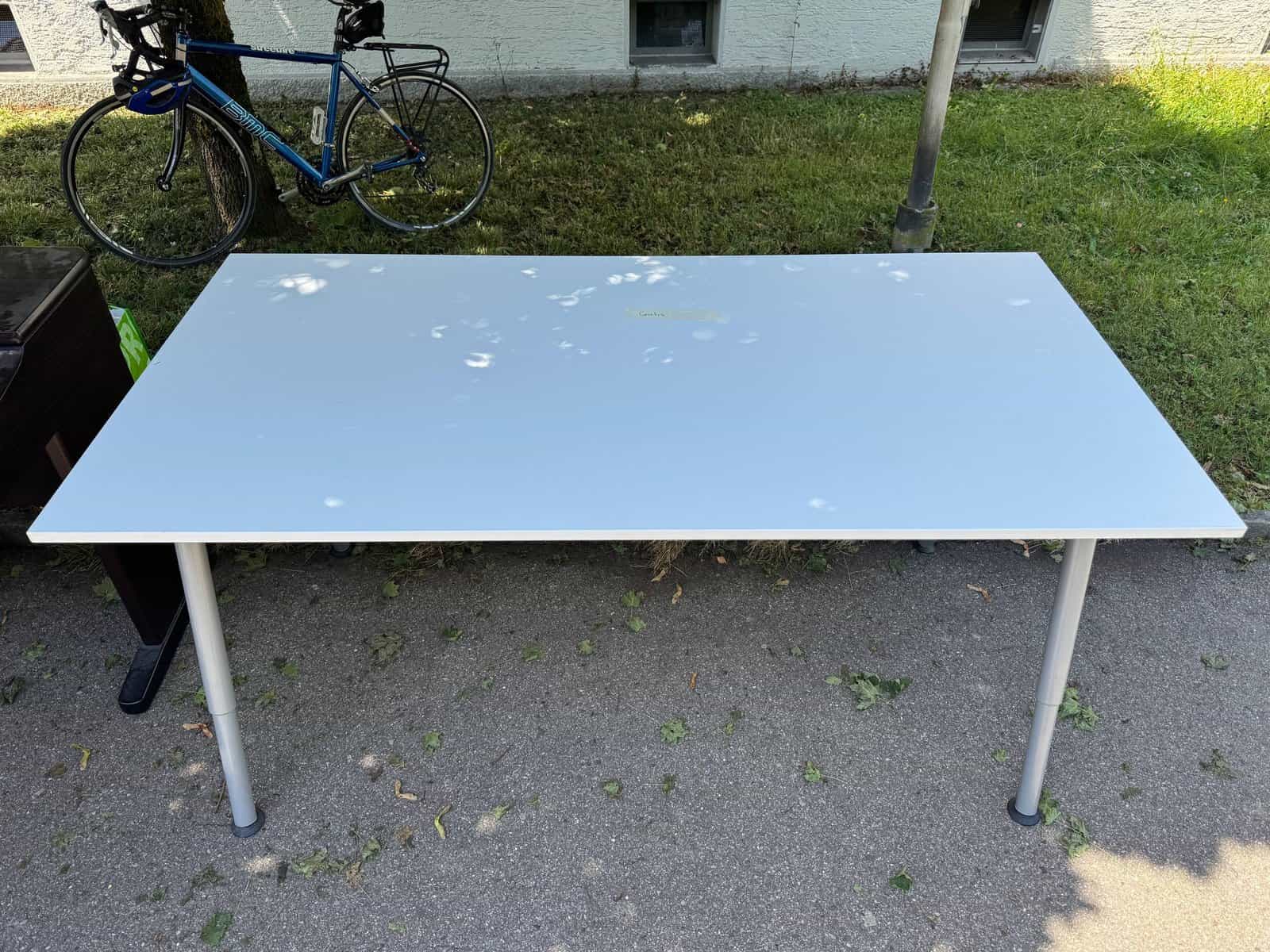 Yamaha Clavinova und Tisch