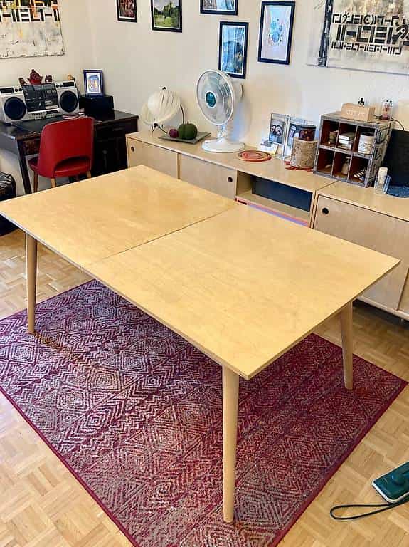 Jolie table avec rallonge intégrée