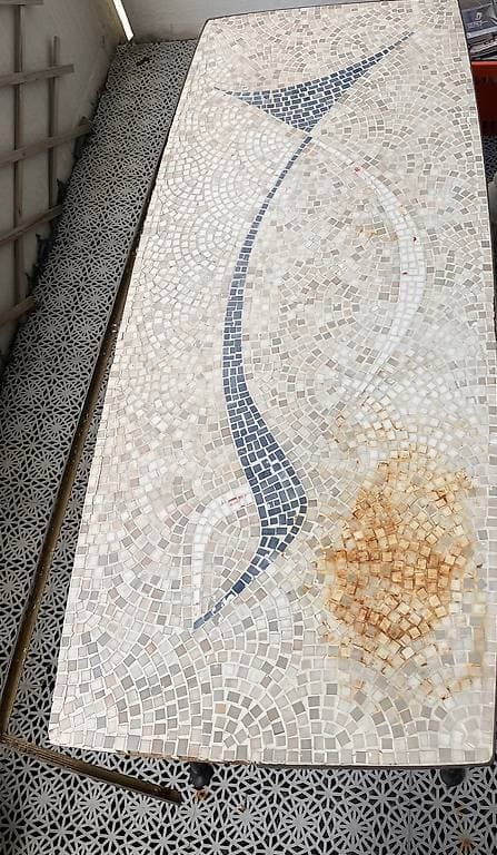 Tisch zu restaurieren