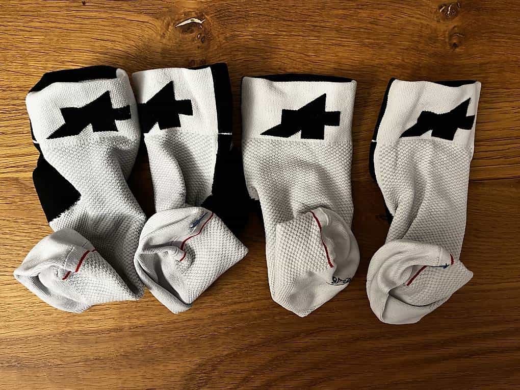 2 Paar ASSOS Socken Gr. 43 -46