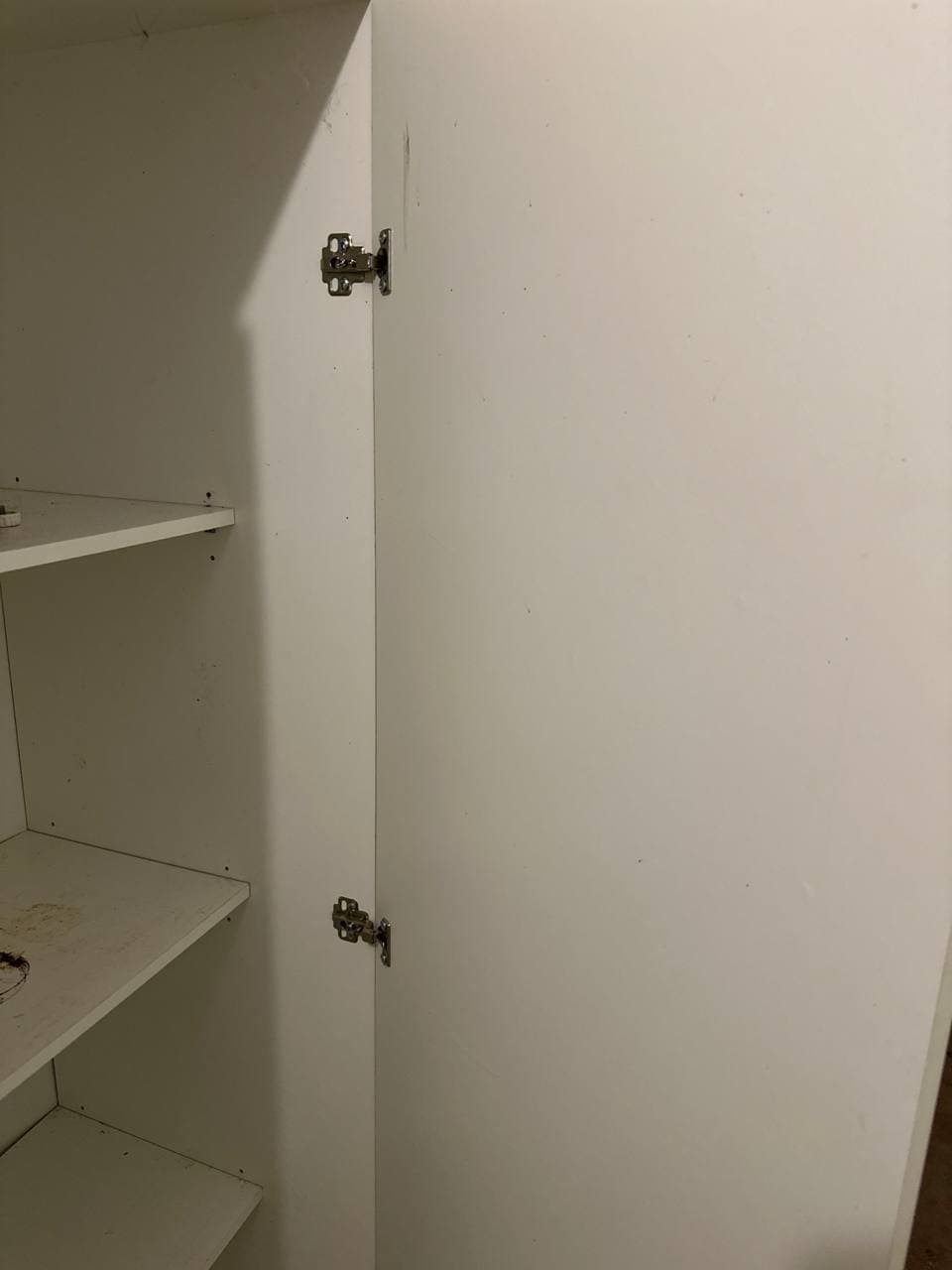 Weisser Kleiderschrank