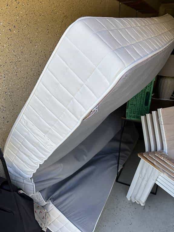 Matelas IKEA 180x200cm très bon état - à donner
