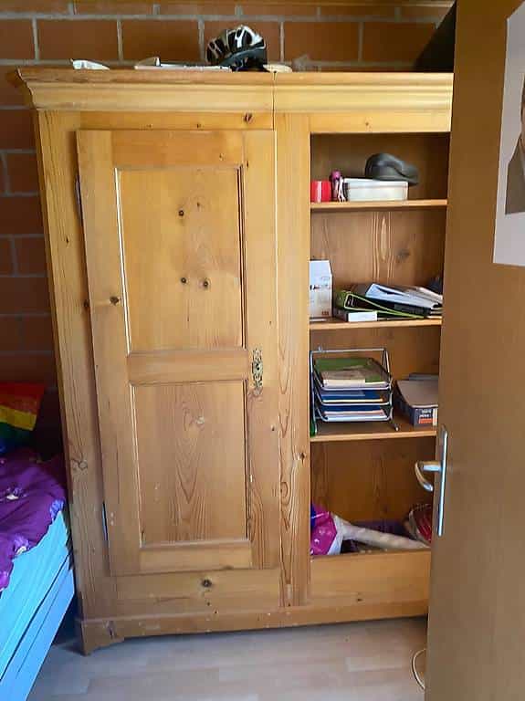 Alter Bauernschrank gratis