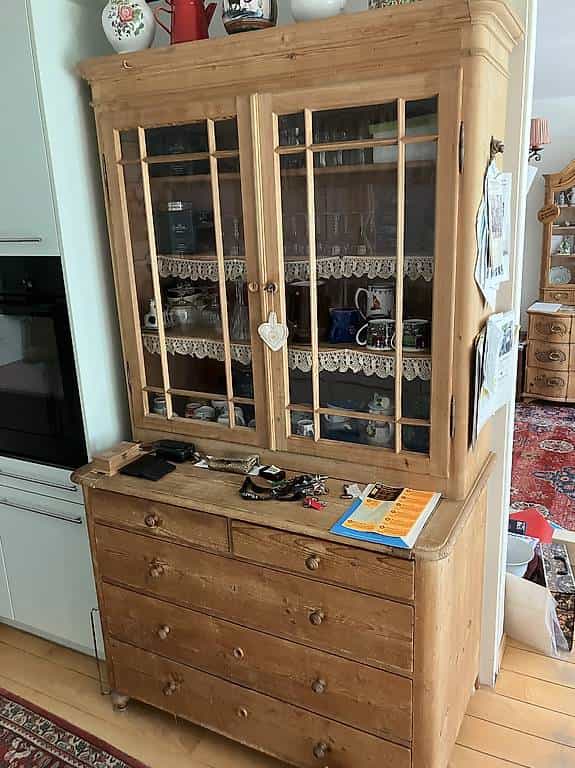 Vitrinenschrank