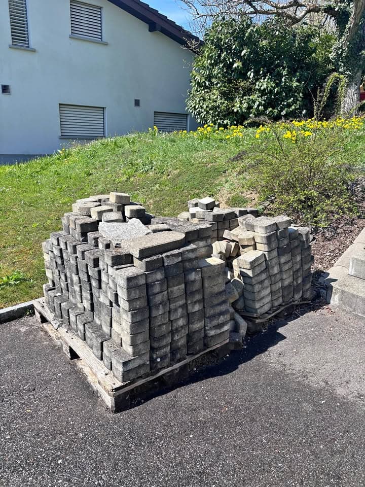 Verbundssteine gratis zum abholen in Lostorf