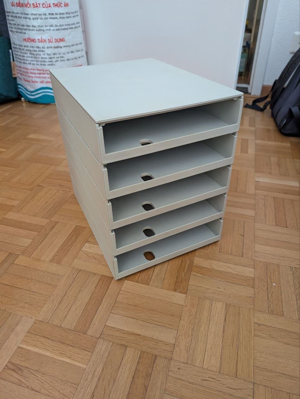 Dokumentablage mit 5 Schubladen