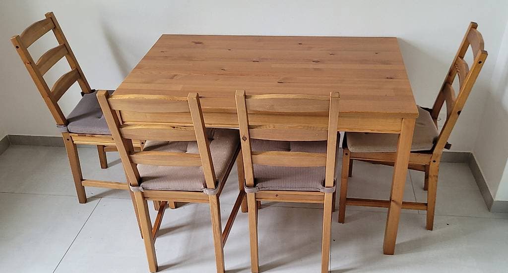 GRATIS! IKEA JOKKMOKK Holztisch mit 4 Stühlen/Sitzpolster