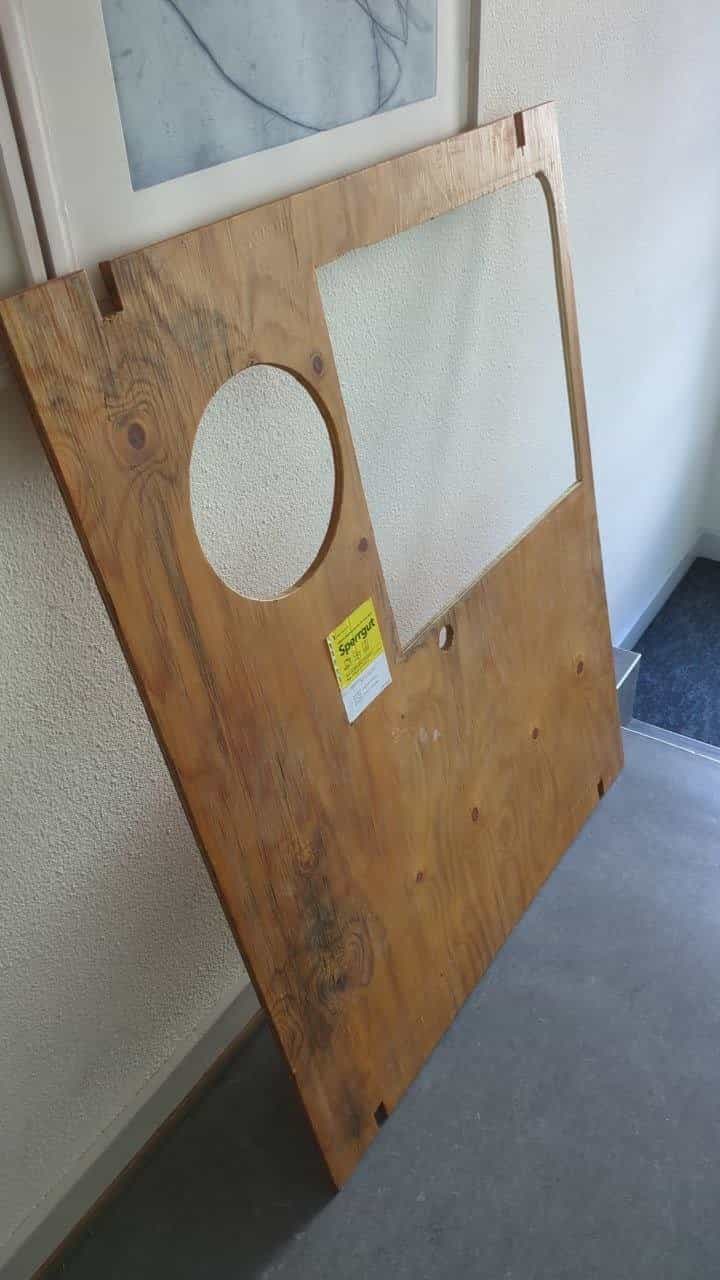 Zerschnittene Holzplatte