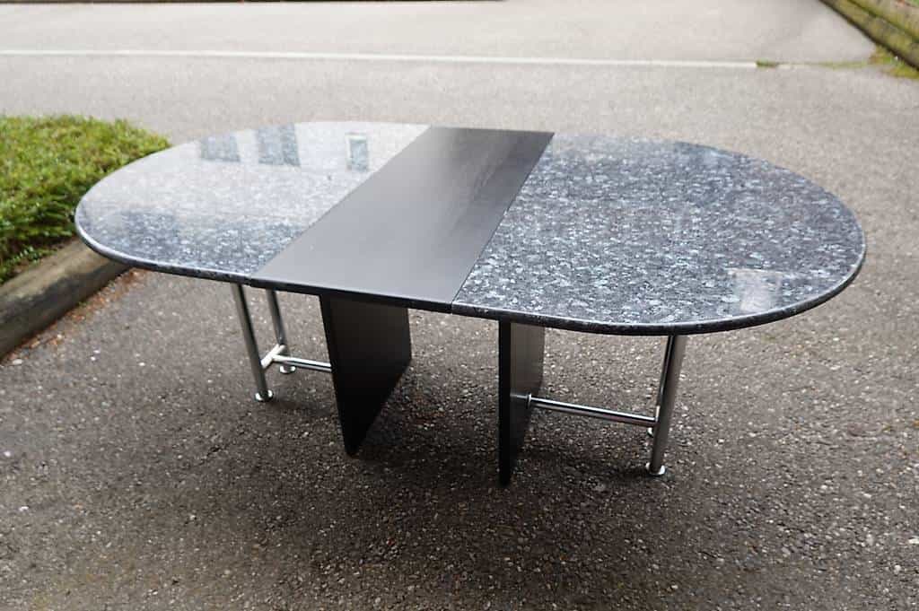 A donner table en marbre noir à rallonge pour salle àmanger